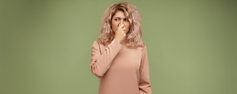 Découvrez pourquoi les mauvaises odeurs de canalisation apparaissent et comment les éliminer durablement avec des solutions simples et naturelles.